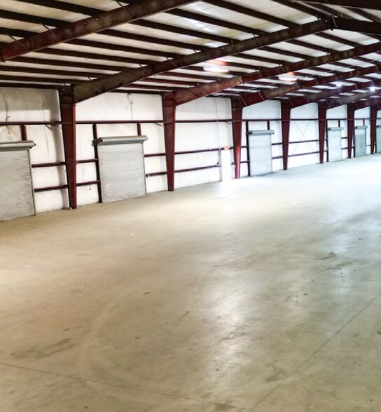 More Photos Of 1001 Dumont St, South Houston Distribution For Lease