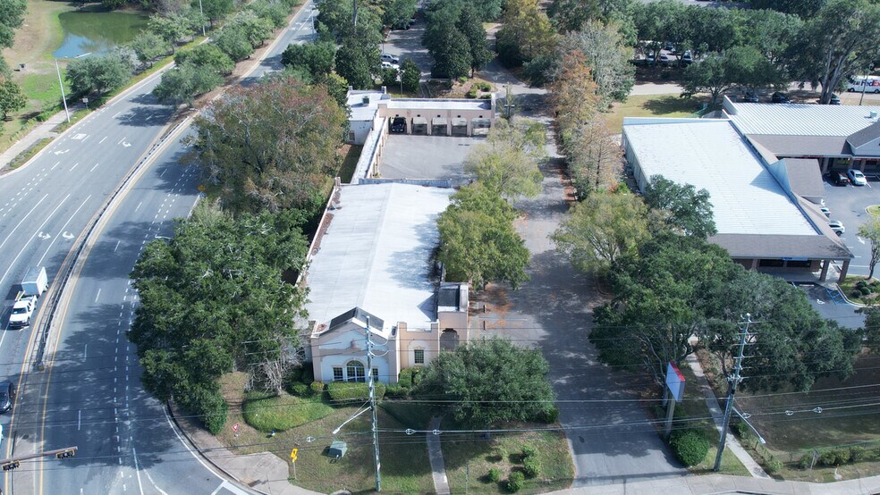 More Photos Of 1997 Capital Cir NE, Tallahassee Bank For Lease