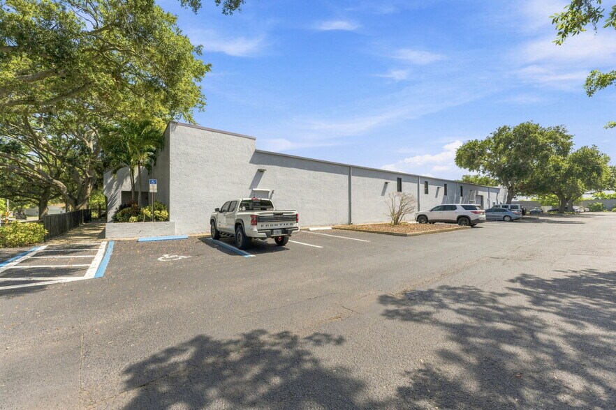 More Photos Of 1365 Hamlet Ave, Clearwater Flex For Lease