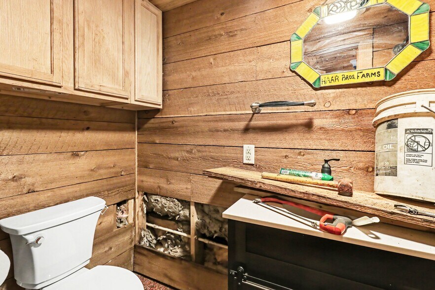 More Photos Of 4685 W US Route 20, Gibsonburg Light Distribution For Sale