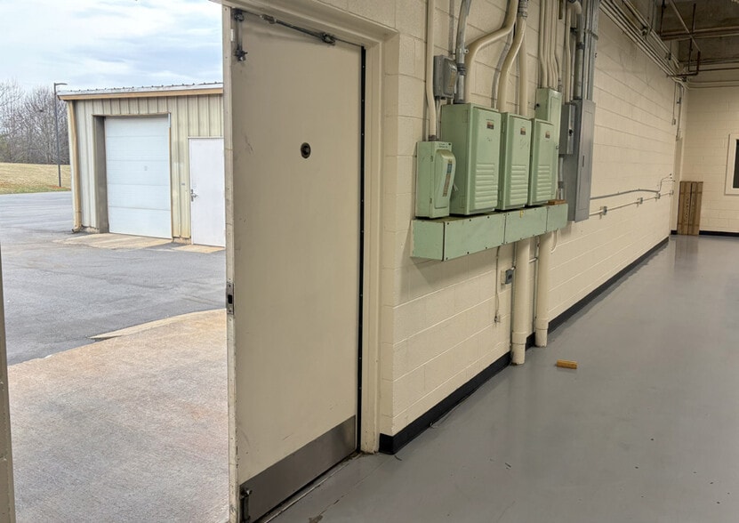 More Photos Of 157 Industrial Dr, King Warehouse For Lease