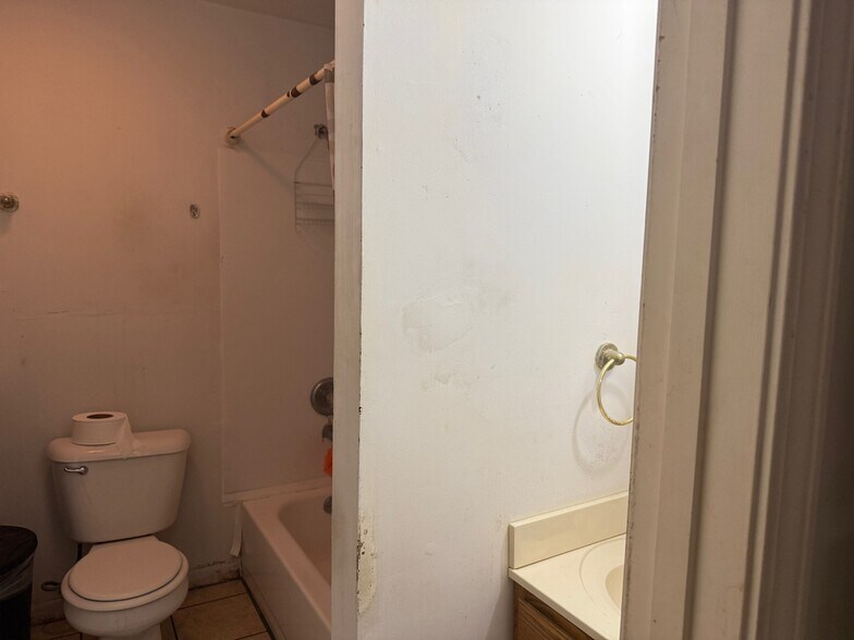 More Photos Of 2616-2626 Lindsay ave, Louisville Multifamily For Sale