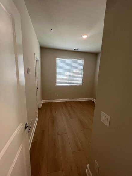 More Photos Of 3005 Cochran St, Simi Valley Specialty For Lease