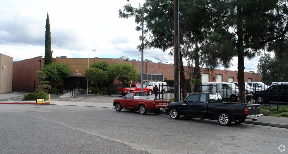 More Photos Of 8615 Tamarack Ave, Sun Valley Warehouse For Lease