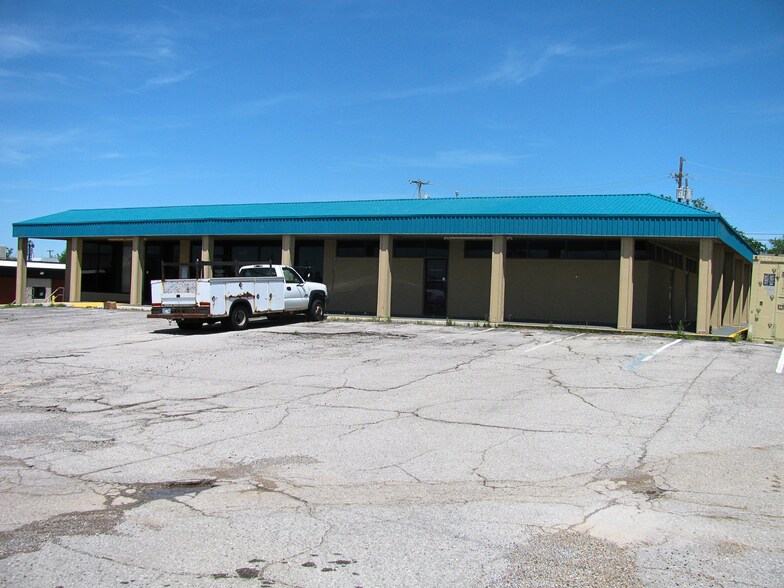 More Photos Of 10 NW 38th st, Lawton Office For Sale