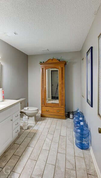 More Photos Of 7840 Jewella Ave, Shreveport Medical For Sale