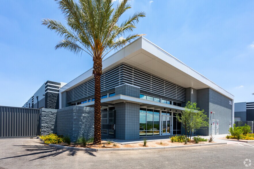SWC S Douglas Dr & S Stearman Dr, Chandler, AZ 85286 Self Storage For