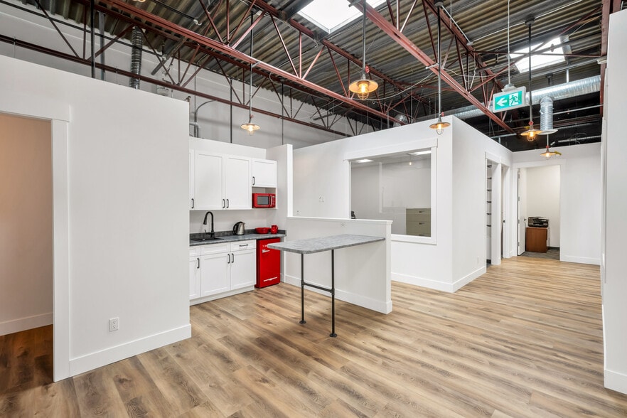 More Photos Of 17750 65A Av, Surrey Showroom For Sale
