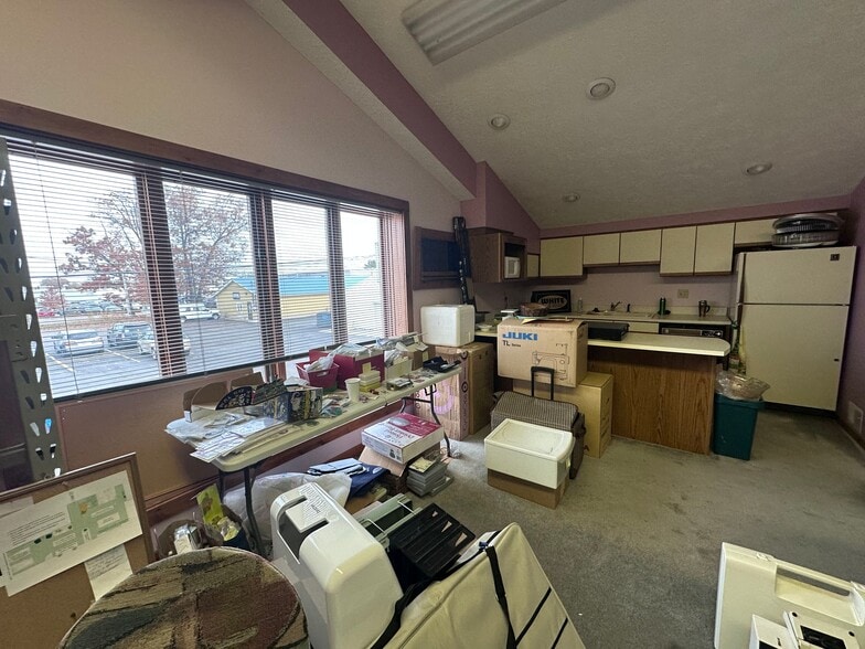 More Photos Of 966 W South Airport Rd, Traverse City Freestanding For Sale