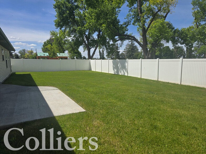 More Photos Of 187 Aspenwood Dr, Twin Falls Office For Sale