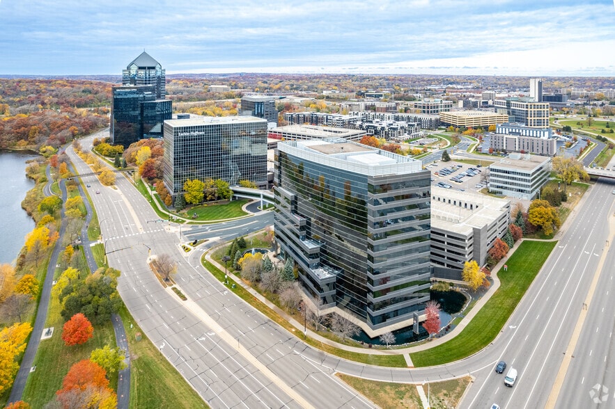 More Photos Of 8400 Normandale Lake Blvd, Bloomington Coworking Space