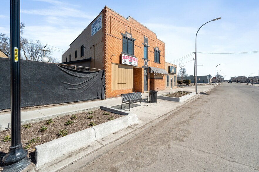 More Photos Of 220 Southfield Rd, Ecorse Storefront Retail Residential For Sale