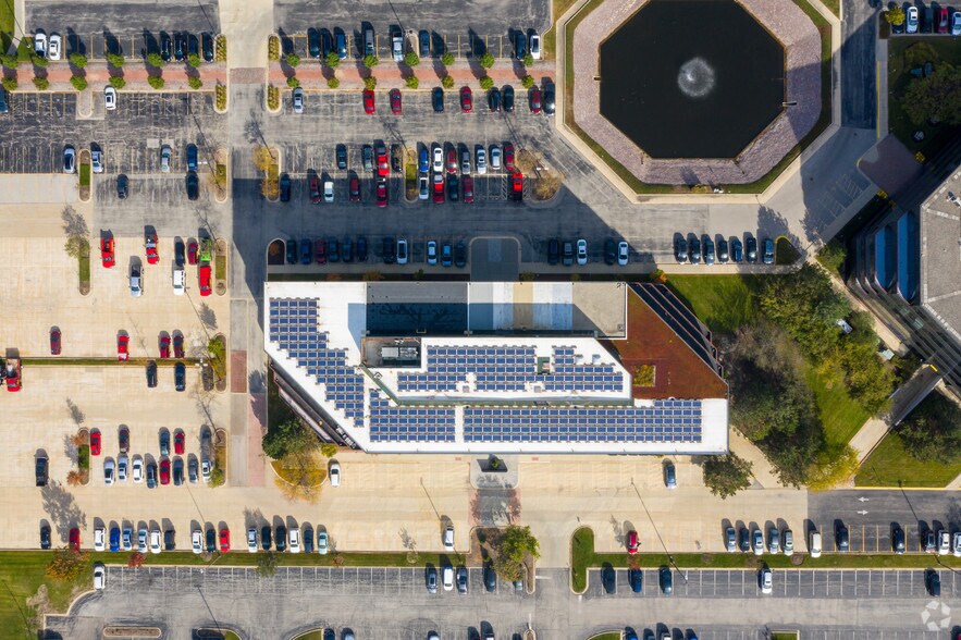 More Photos Of 900 National Pky, Schaumburg Office For Lease