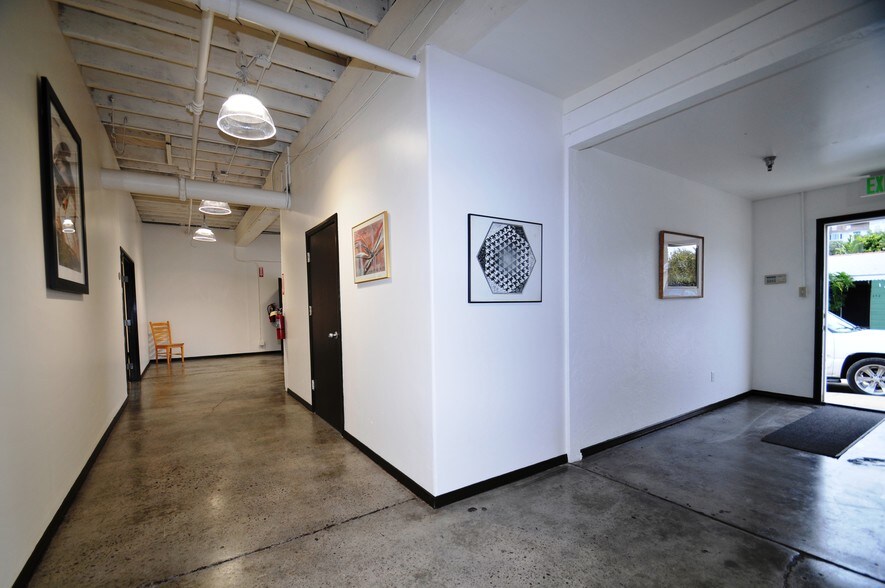 More Photos Of 2553-2555 State St, San Diego Light Distribution For Lease