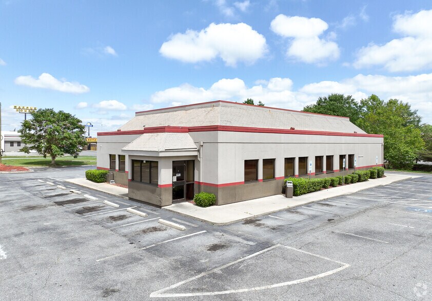 Primary Photo Of 378 W Plaza Dr, Mooresville Restaurant For Lease