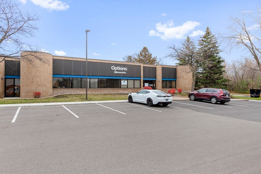 More Photos Of 501-617 Travelers Trl, Burnsville Research And Development For Lease