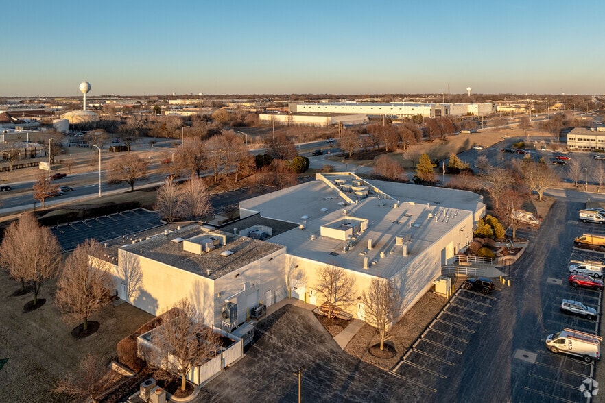 More Photos Of 205 Alexandra Way, Carol Stream Industrial For Sale