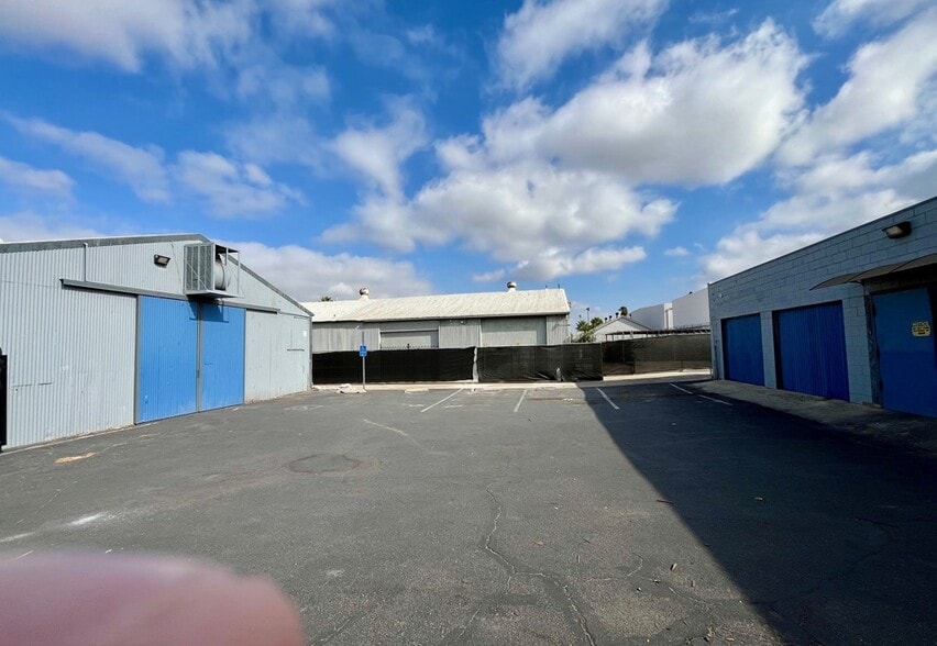 More Photos Of 3640 Chicago Ave, Riverside Light Distribution For Lease