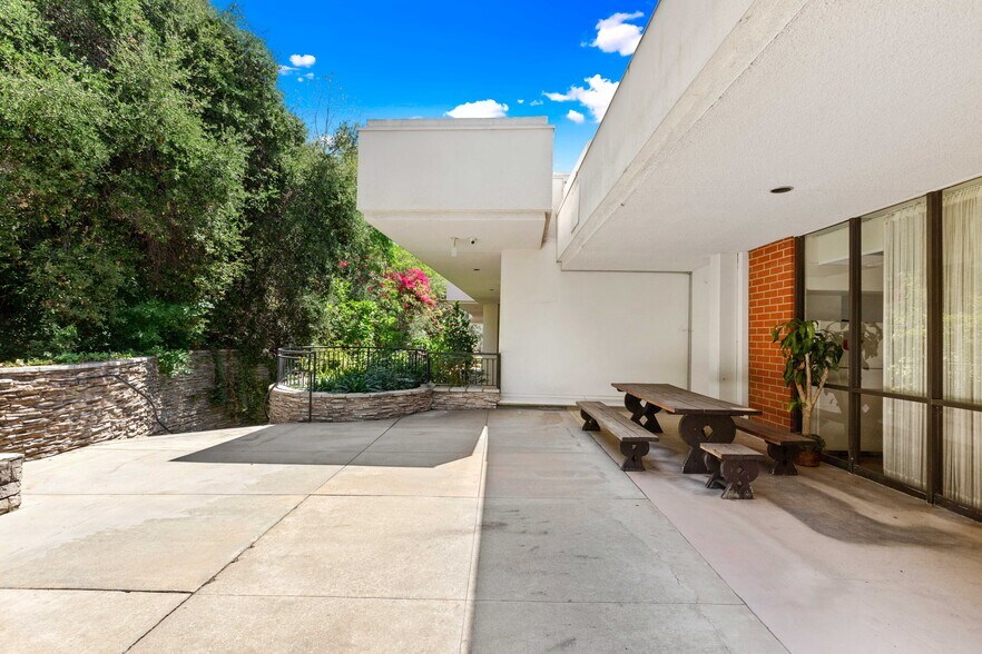 More Photos Of 600 N Rosemead Blvd, Pasadena Office For Sale