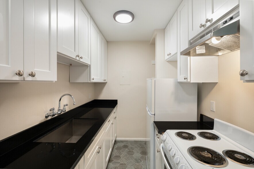 More Photos Of , Seattle Multifamily For Sale