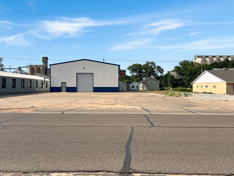 More Photos Of 614 Choctaw st, Alva Flex For Sale