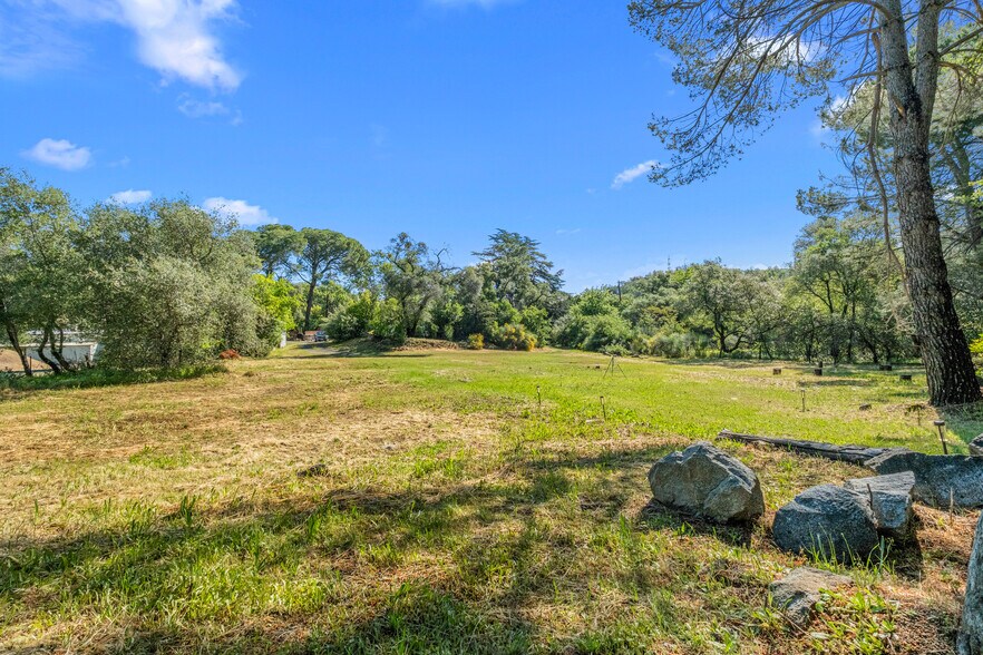 More Photos Of 320 Taylor Rd, Newcastle Specialty For Sale