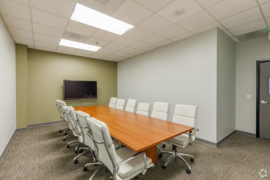 More Photos Of 11011 N Torrey Pines Rd, La Jolla Research And Development For Lease