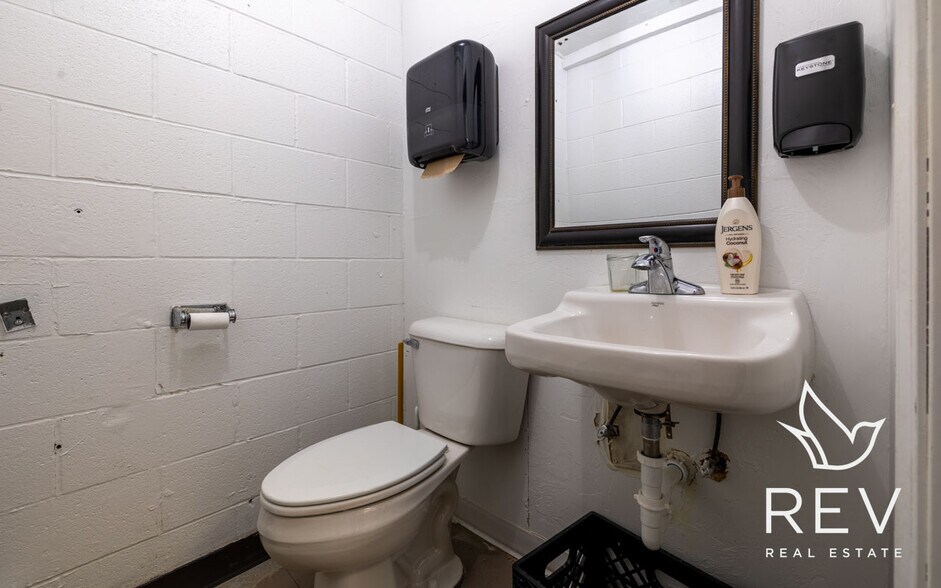 More Photos Of 117 S Bent St, Powell General Retail For Sale
