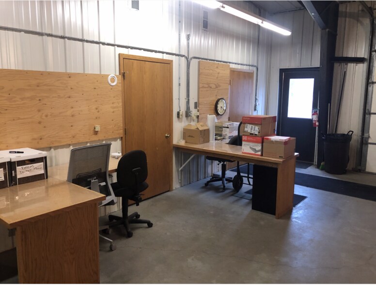 More Photos Of 172 W Stutsman St, Pembina Light Manufacturing For Sale