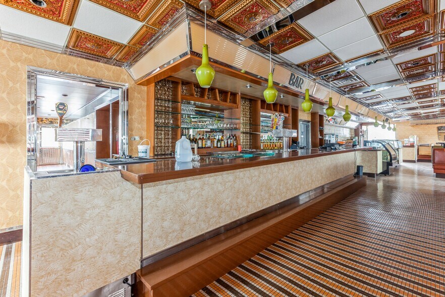 More Photos Of 4011 Hempstead Tpke, Bethpage Restaurant For Sale