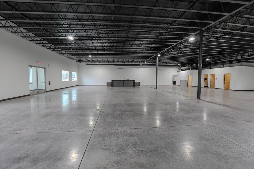 More Photos Of 135 NE Mill St, Grants Pass Storefront For Sale