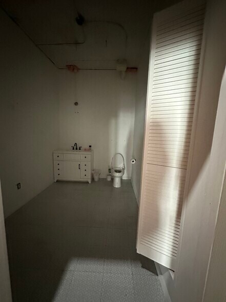 More Photos Of 1420 Lake Dr SE, Grand Rapids Restaurant For Lease