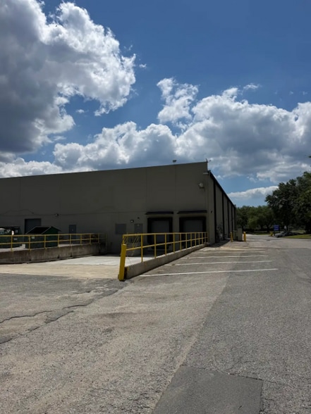 More Photos Of 8102 Blanding Blvd, Jacksonville Storefront For Lease
