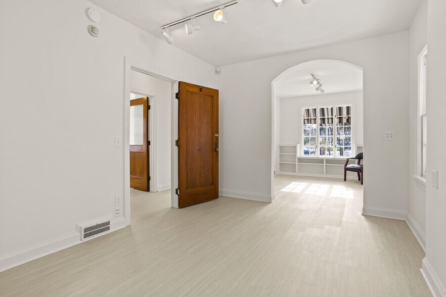 More Photos Of 206 Park Ave, Rochester Office Residential For Lease