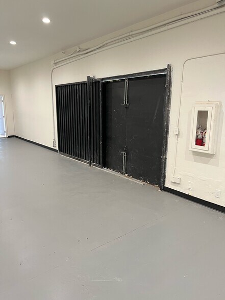 More Photos Of 13095 San Fernando Rd, Sylmar Flex For Lease