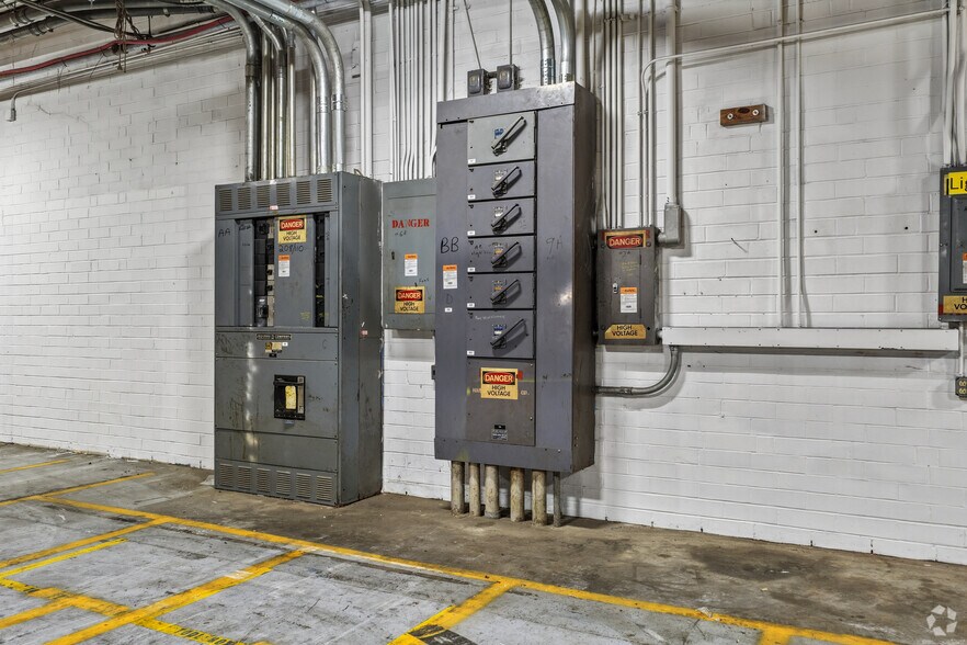 More Photos Of 615 Industrial Ave, Salisbury Warehouse For Sale