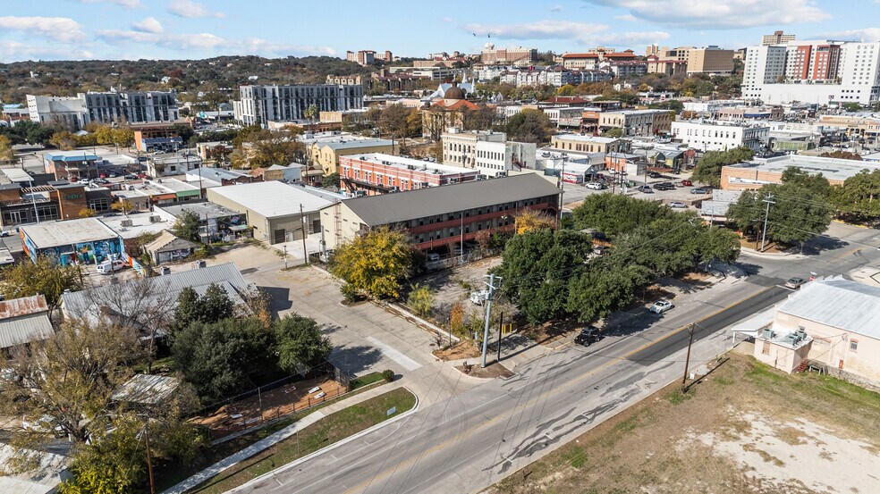 More Photos Of 116 Edward Gary St, San Marcos Restaurant For Lease