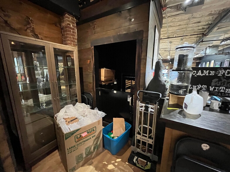 More Photos Of 101-109 Lafayette St, Salem Bar For Lease