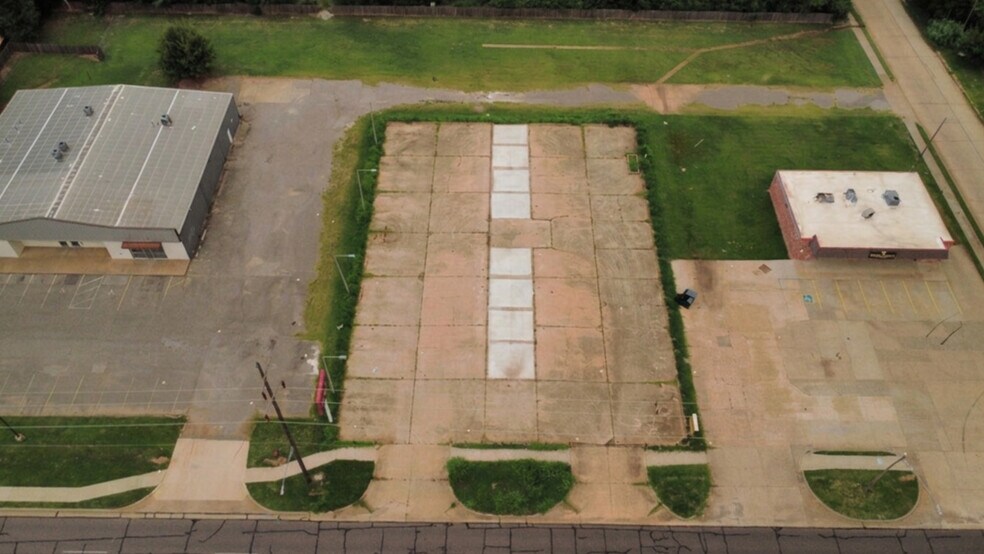 More Photos Of 9531 10th St, Midwest City Land For Lease