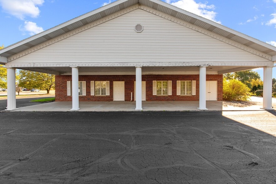 More Photos Of N168W20135 Main St, Jackson Funeral Home For Sale