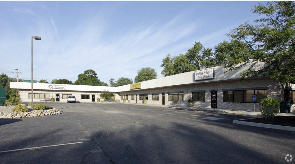 More Photos Of 427 W Pike St, Goshen Restaurant For Lease