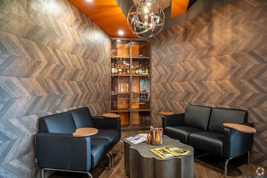 More Photos Of 2 RIVERWAY, Houston Office For Lease