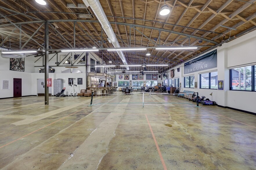 More Photos Of 102 S Wall Ave, Joplin Office For Sale