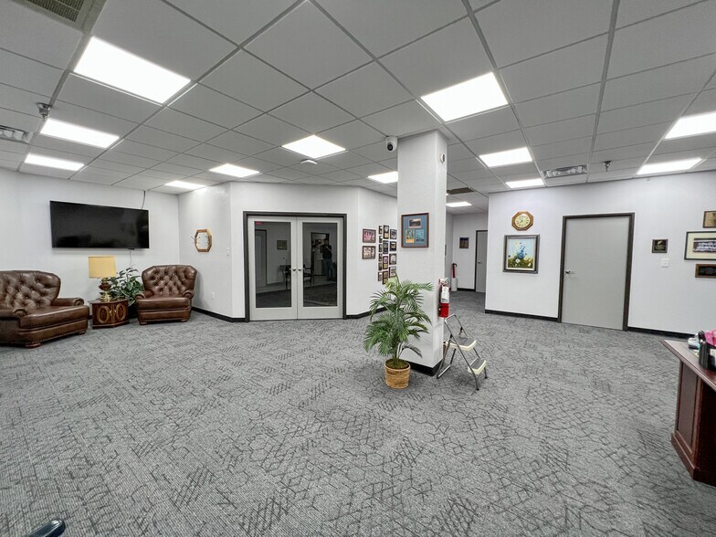 More Photos Of 108 Commercial Cir, Conroe Office Residential For Sale