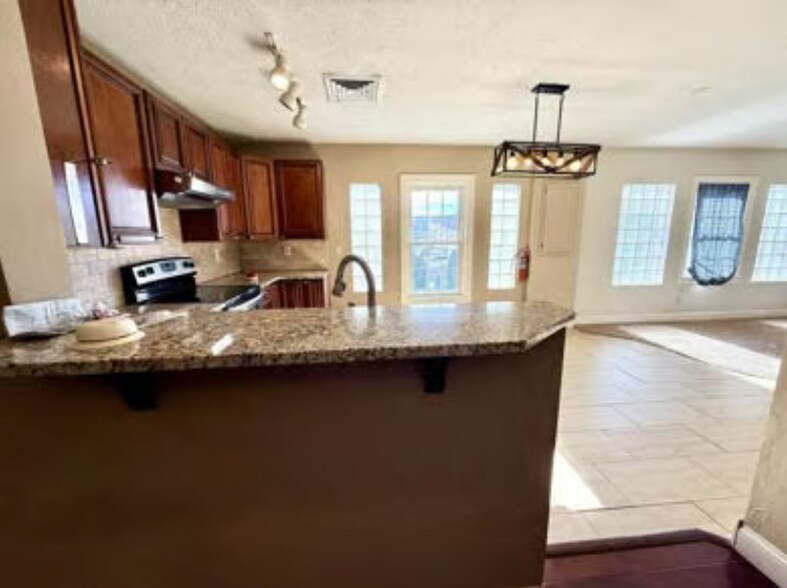More Photos Of 206 W Elm St, Ozark Office For Sale