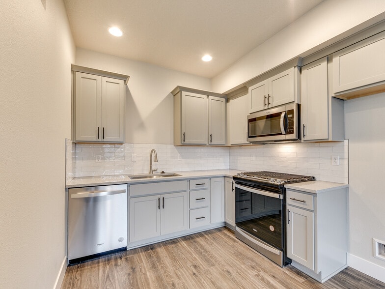 More Photos Of 2932 NW 16th St, Battle Ground Apartments For Sale