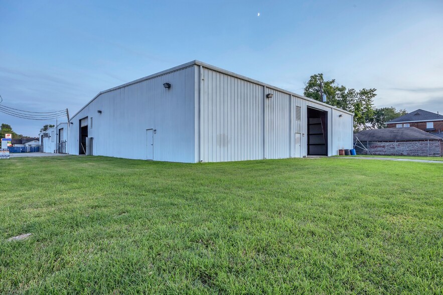 More Photos Of 1406-1420 Telephone Rd, Houston Showroom For Lease