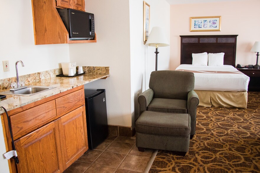 More Photos Of 3610 N Lovington Hwy, Hobbs Hotel For Sale