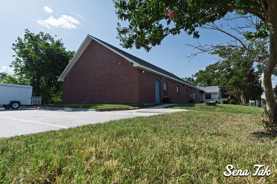 Primary Photo Of 4502 Lawler Rd, Garland Religious Facility For Sale