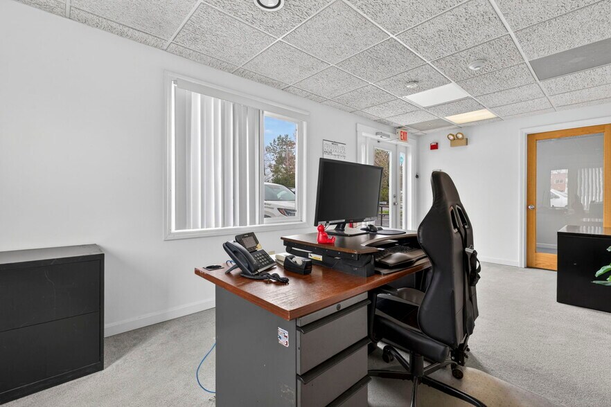 More Photos Of 24 Stickney Ter, Hampton Office For Sale
